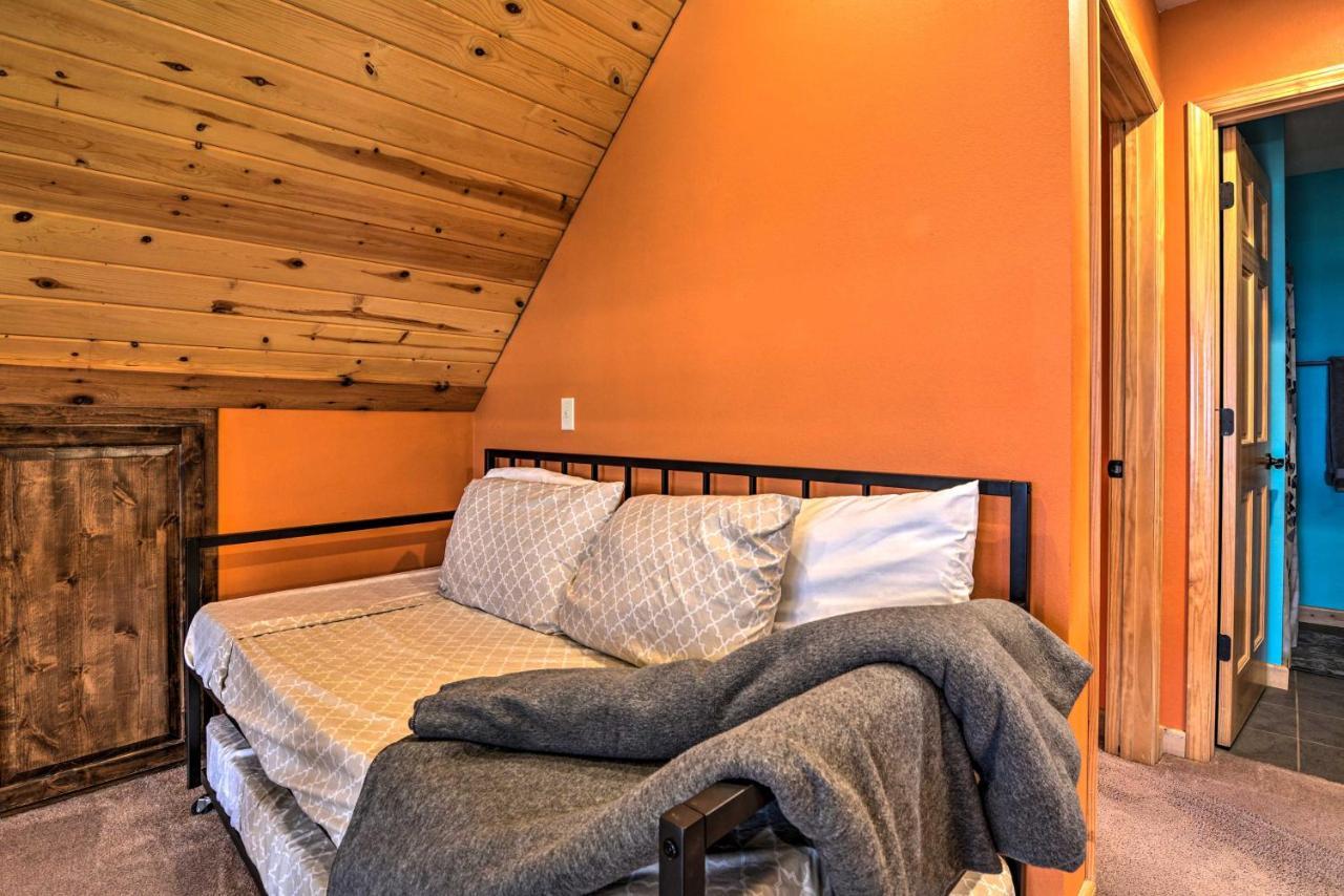 Spacious Log Cabin With Fire Pit And Game Room! Eureka Springs Exterior foto